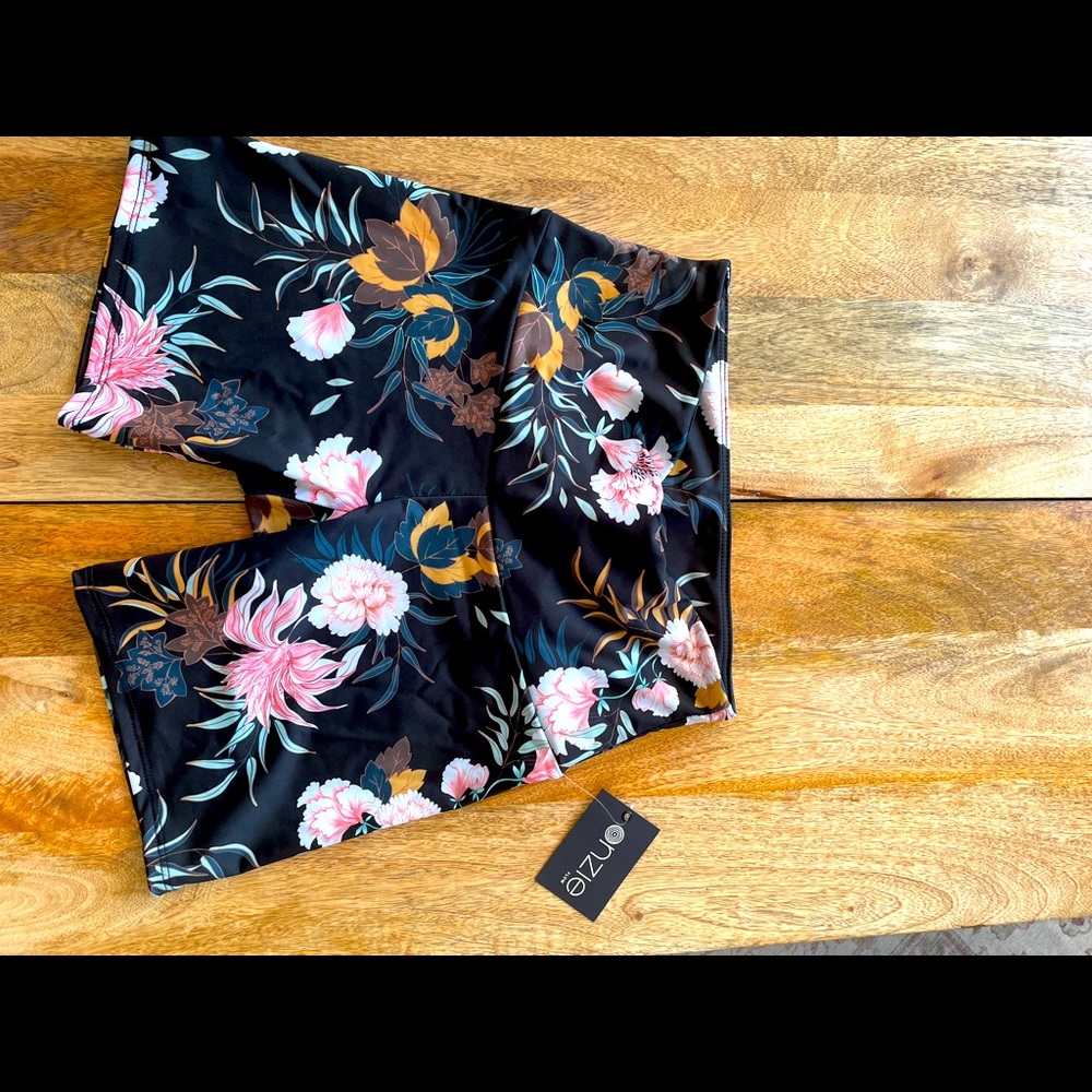 Floral Onzie bike short size m/l new with tags